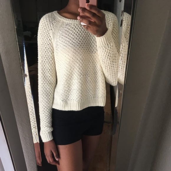 H&M Sweaters - 🧜🏾‍♀️Cream Cropped Knit Sweater🧜🏾‍♀️
